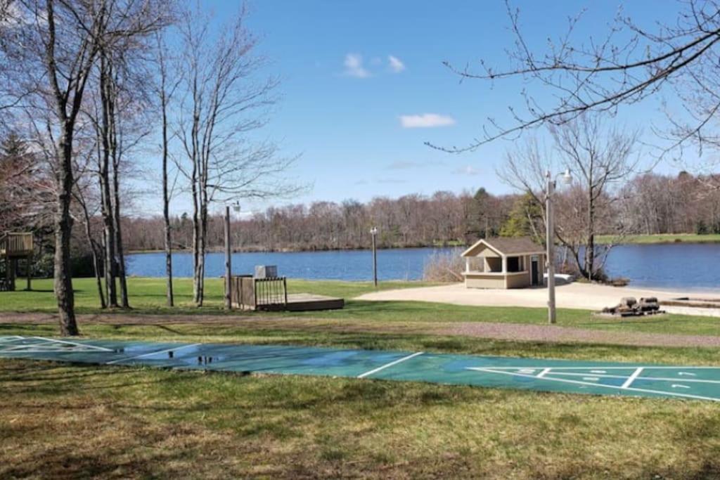 Walk To Pool & Beach - Spacious Gateway, Hot Tub, Game Room Pocono Country Place Bagian luar foto