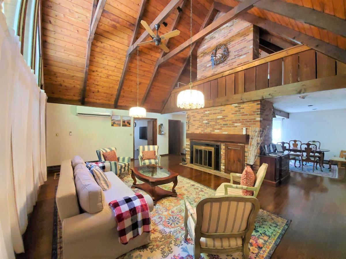 Walk To Pool & Beach - Spacious Gateway, Hot Tub, Game Room Pocono Country Place Bagian luar foto